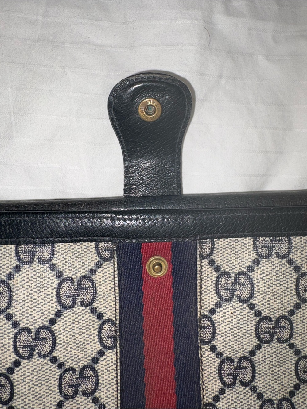 Gucci Black Leather Card Holder with Gold Logo - Picture 3 of 12
